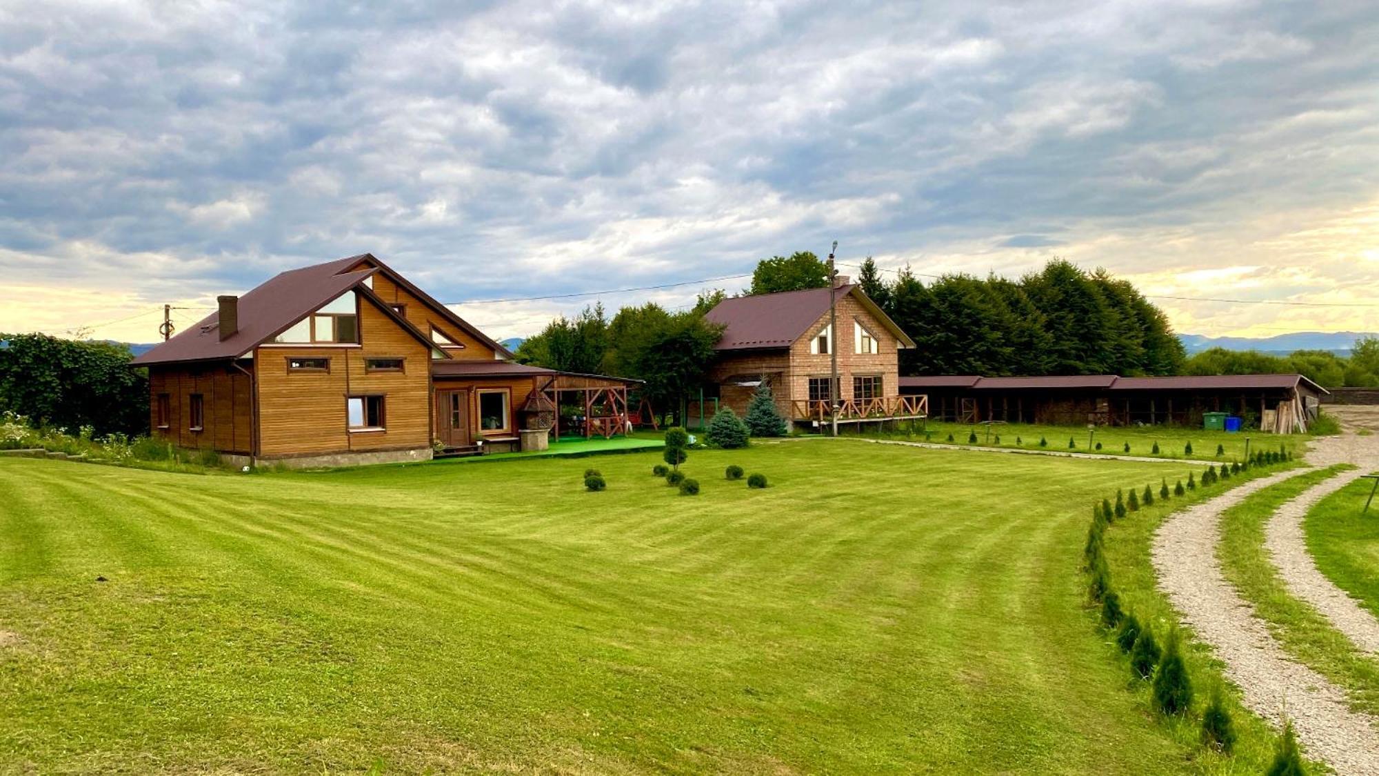 Маєток На Озерах Villa Ispas Exterior photo