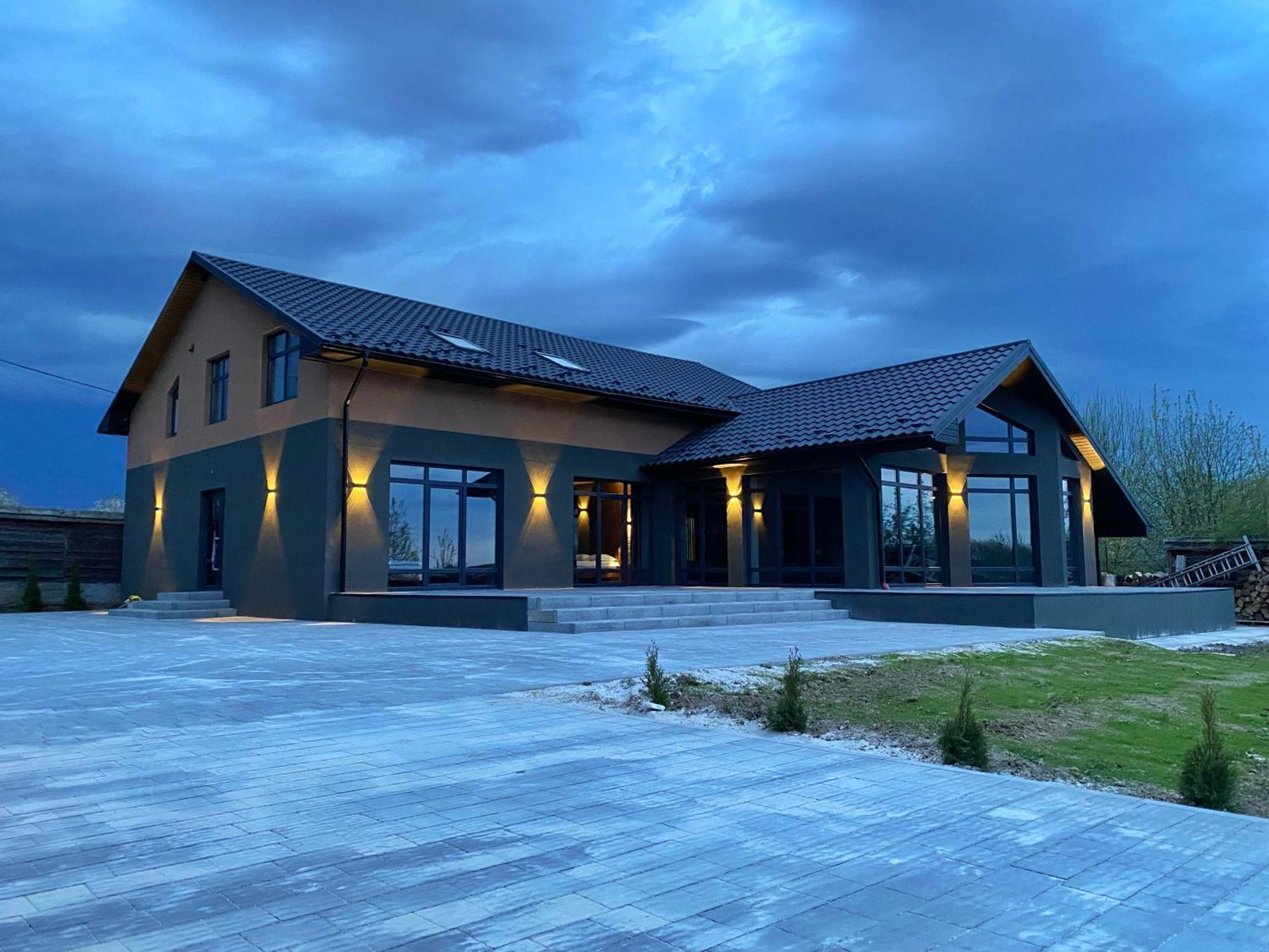 Маєток На Озерах Villa Ispas Exterior photo